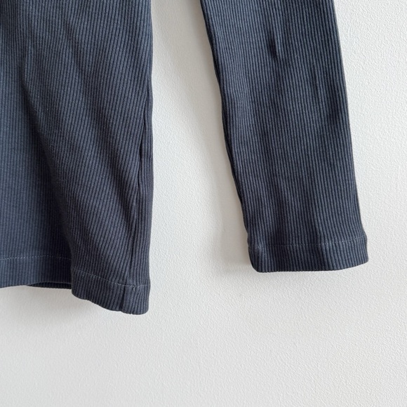 CITIZENS OF HUMANITY • Aideen V-Neck Henley Top in Charcoal - Picture 7 of 13